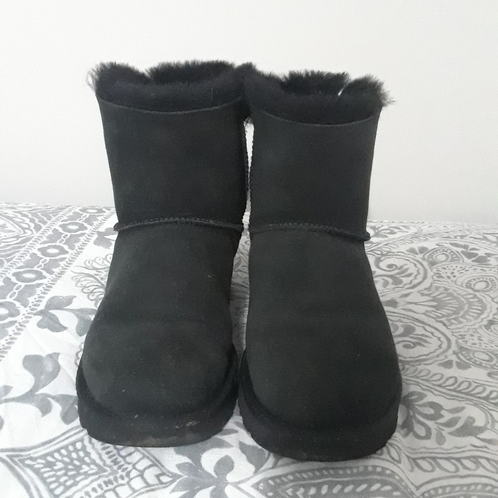 UGG